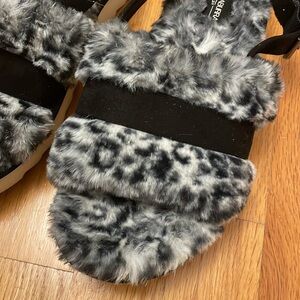 Koolaburra by UGG Slippers. Size 8. Black/Gray Animal Print. EUC. Adjustable